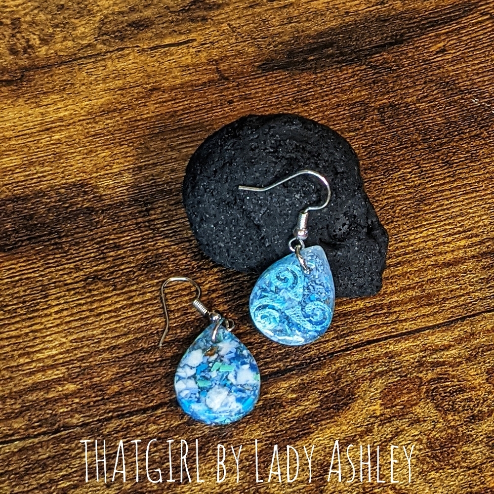 THATGIRL Tear Drop Earrings Seashell Crayola - Picture 3 of 4